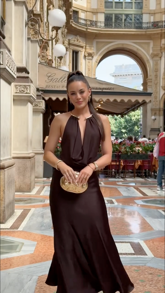 Selene | Vestido Satén con Escote Drapeado y Espalda Descubierta