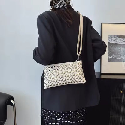 Bolso de Tachuelas Roxie | La Tendencia Estrella de la Temporada