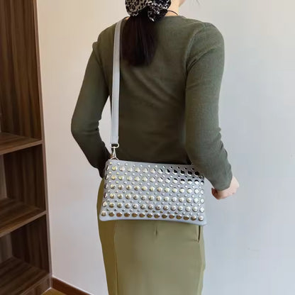 Bolso de Tachuelas Roxie | La Tendencia Estrella de la Temporada