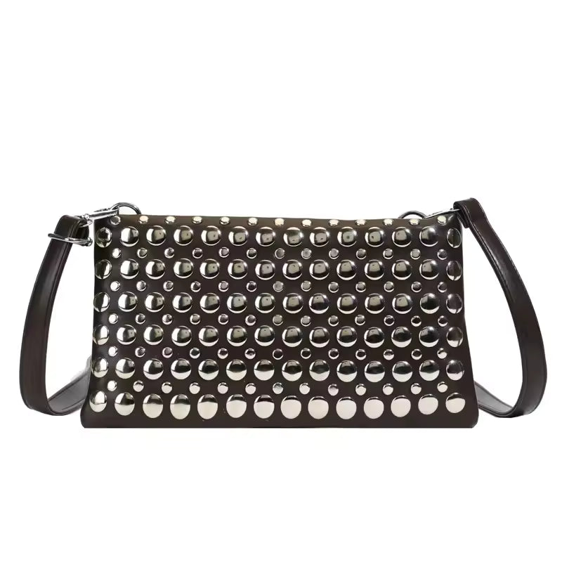 Bolso de Tachuelas Roxie | La Tendencia Estrella de la Temporada