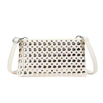 Bolso de Tachuelas Roxie | La Tendencia Estrella de la Temporada