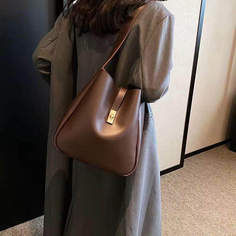 Bolso Saco de Piel Valentina | El Lujo Discreto que Va Contigo