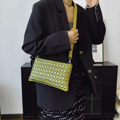 Bolso de Tachuelas Roxie | La Tendencia Estrella de la Temporada